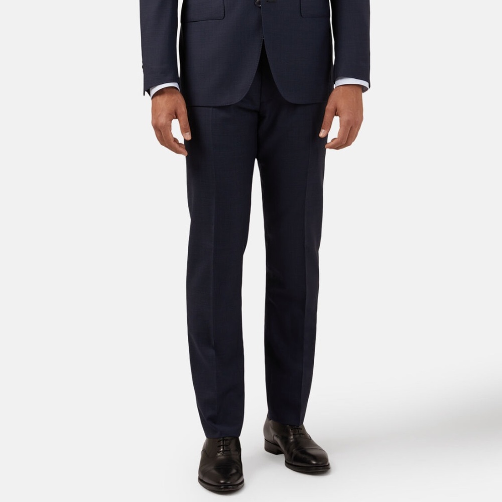 suit - Picture 2 of 3